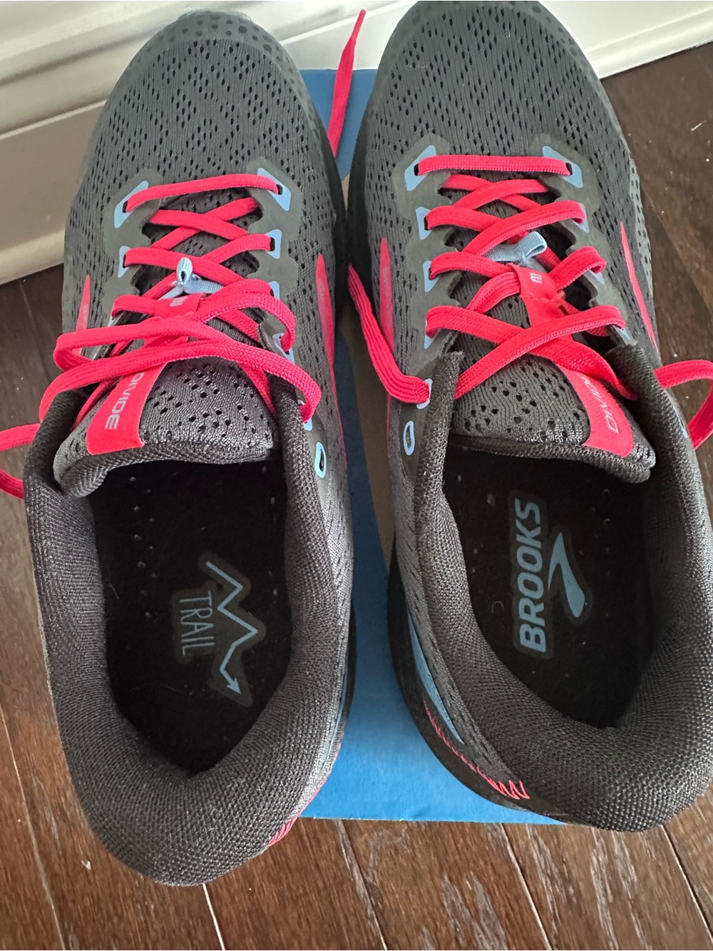 Brooks Women's Divide 3 Trail Running Shoes with Bright Pink Accents, size 10.5 - Picture 5 of 7